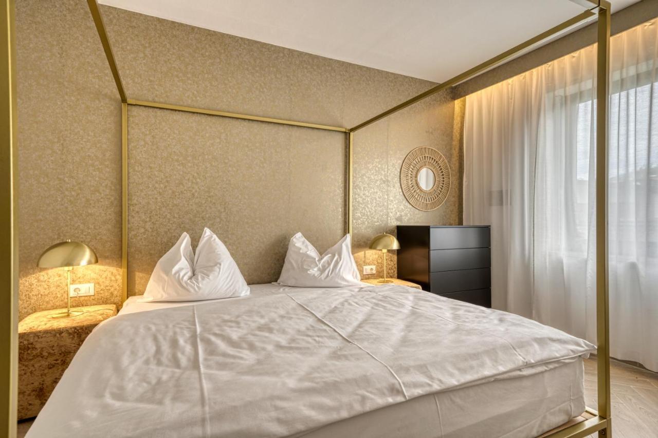 Goldfinger + Suites Лана Экстерьер фото