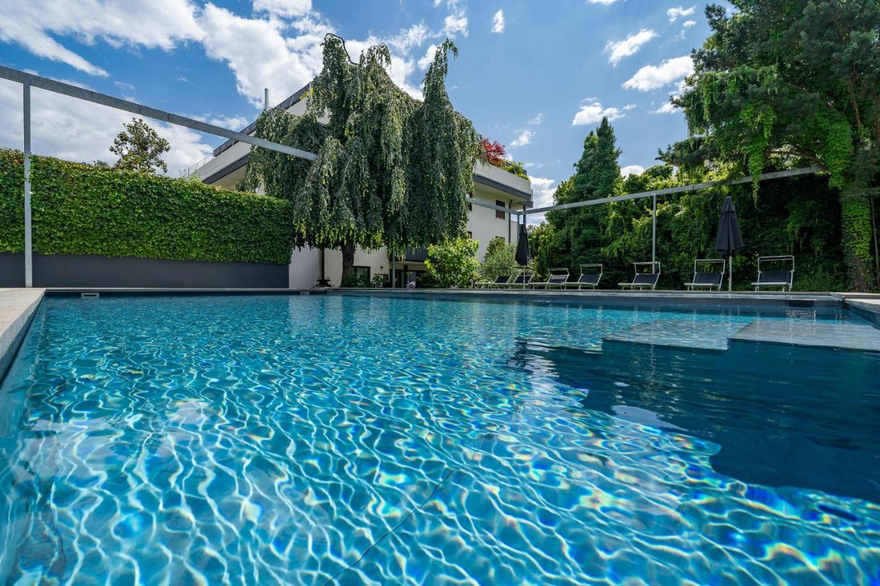 Goldfinger + Suites Лана Экстерьер фото