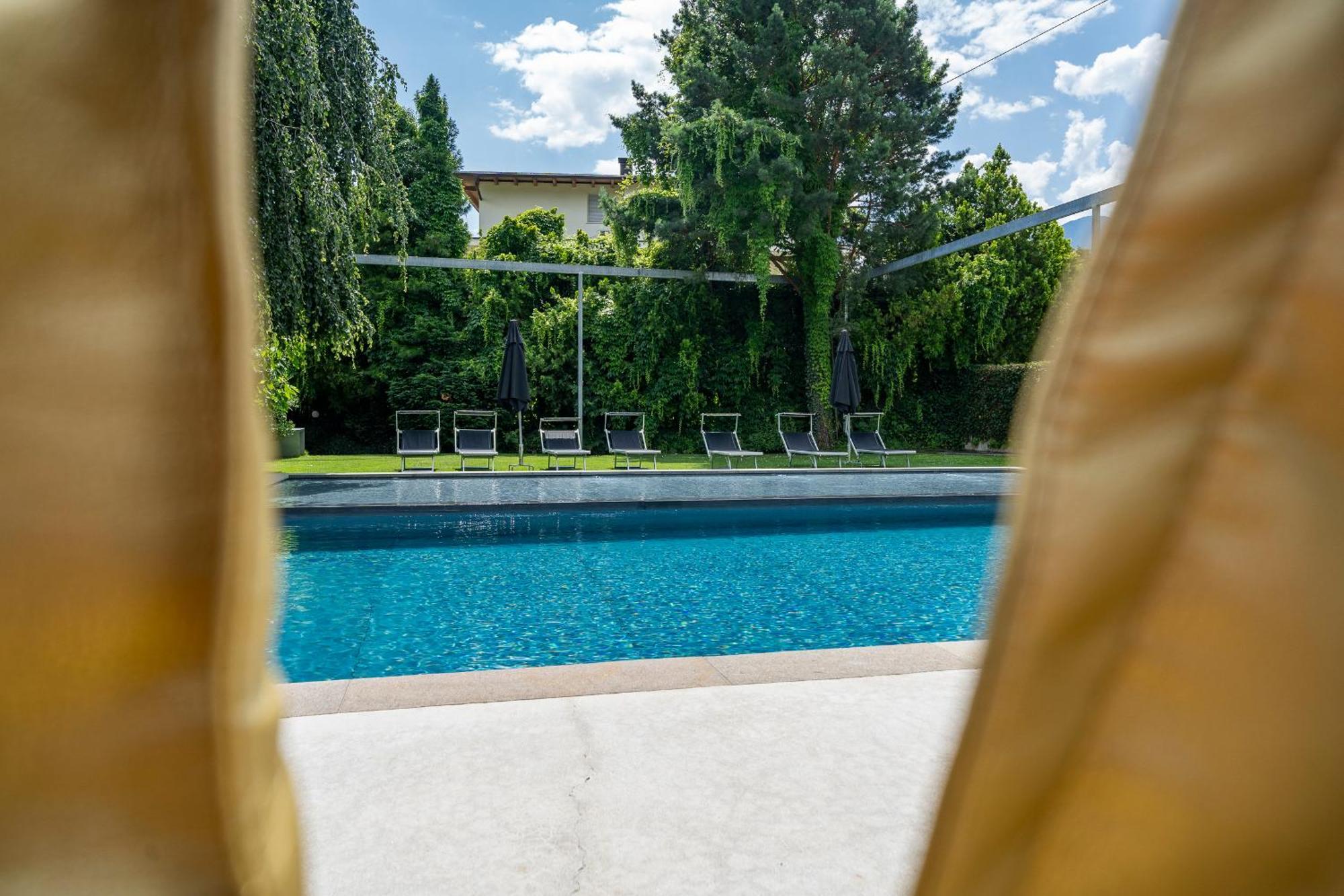 Goldfinger + Suites Лана Экстерьер фото