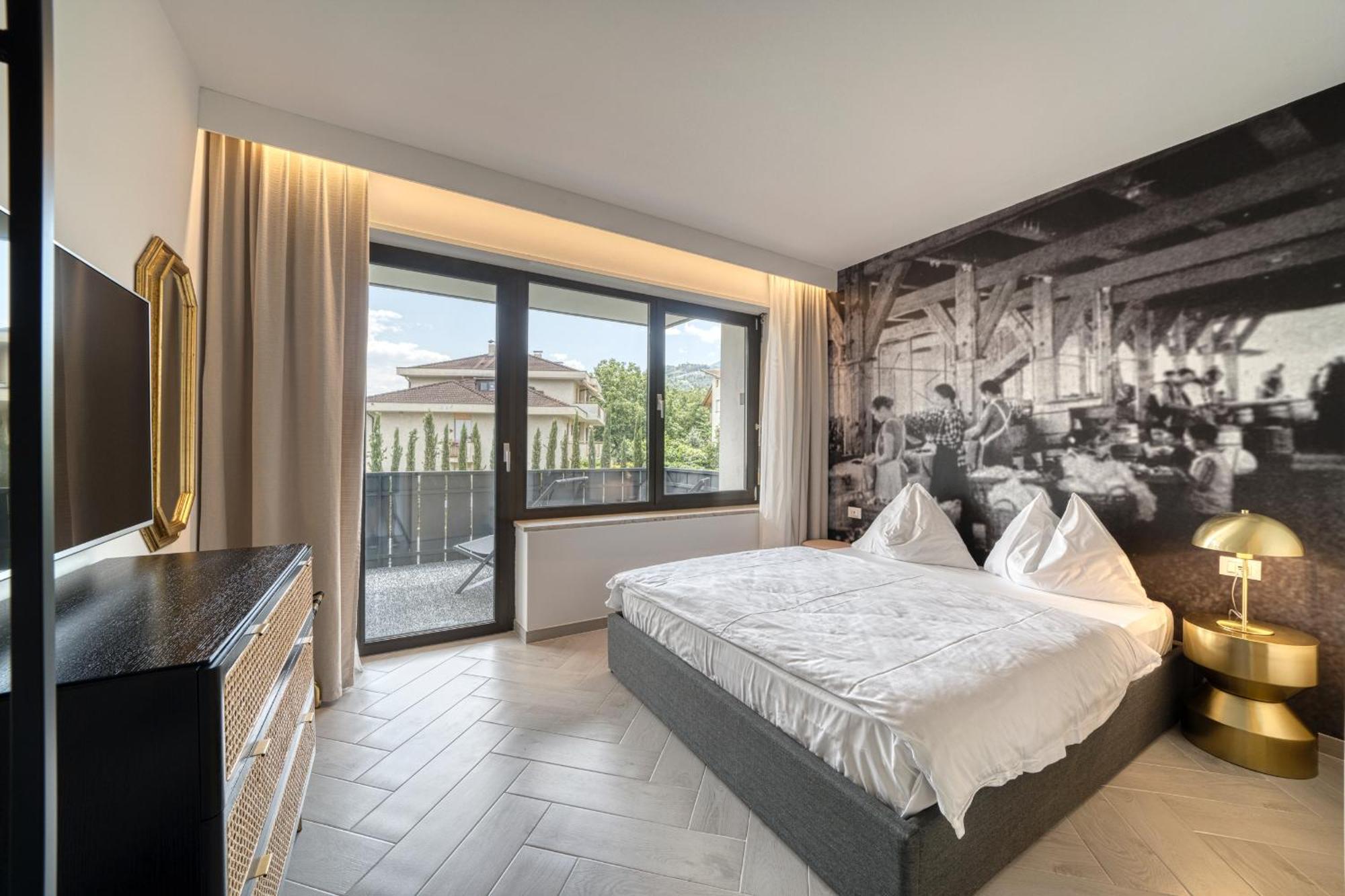 Goldfinger + Suites Лана Экстерьер фото
