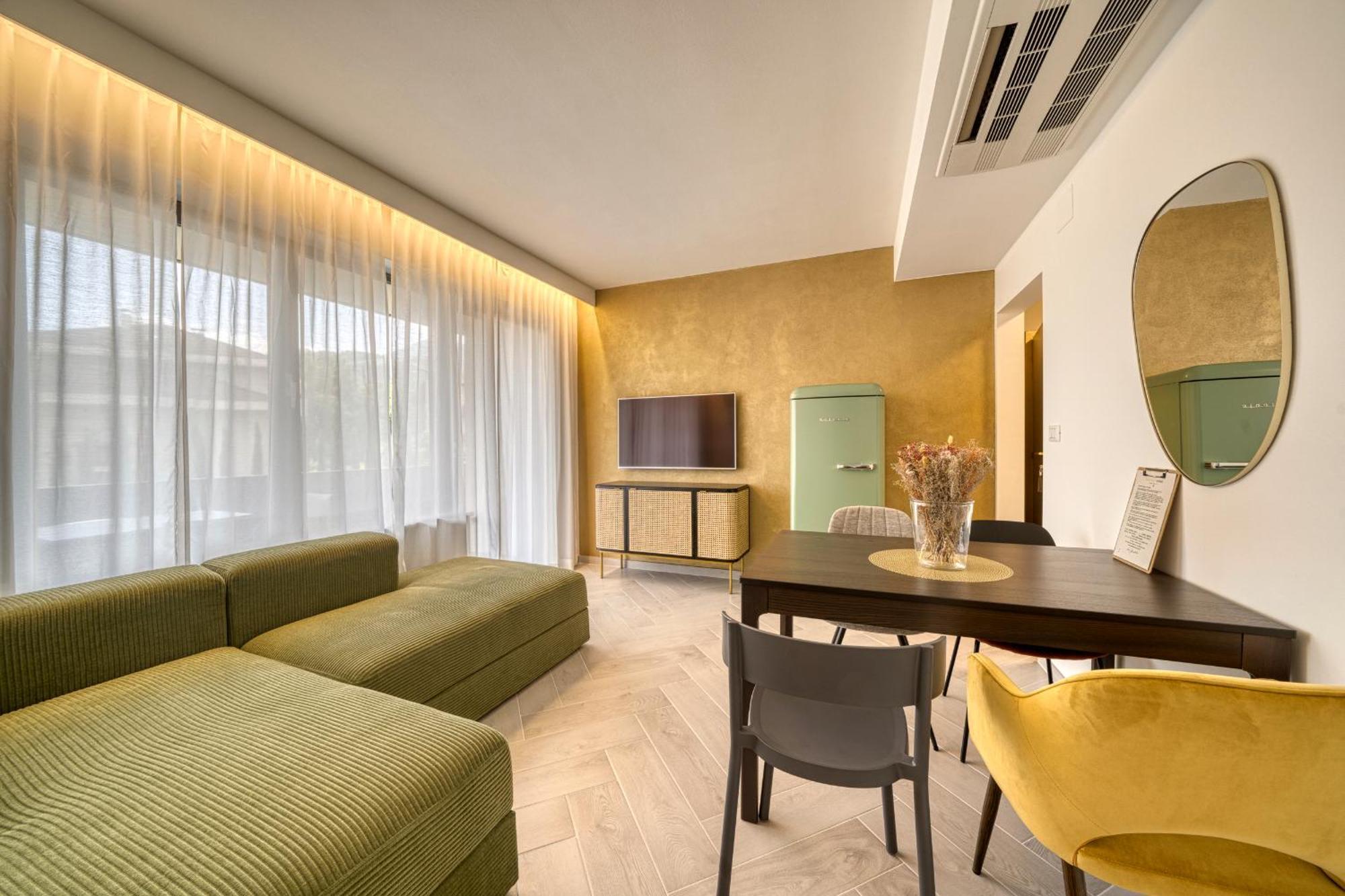 Goldfinger + Suites Лана Экстерьер фото